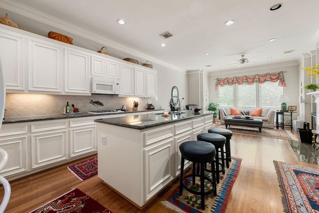 416 Mcgowen Street, Houston, TX 77006
