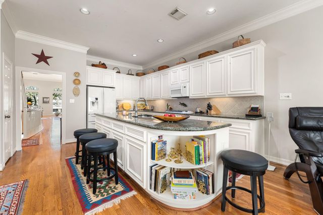 416 Mcgowen Street, Houston, TX 77006