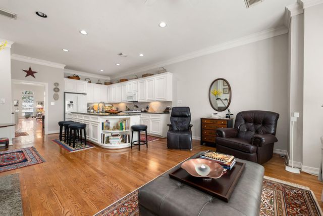 416 Mcgowen Street, Houston, TX 77006