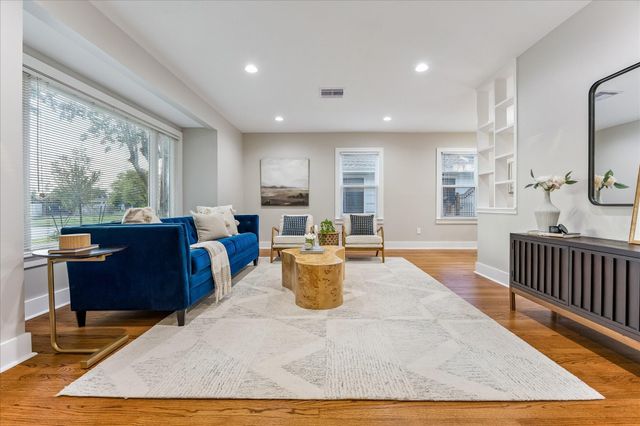826 T C Jester Boulevard, Houston, TX 77008