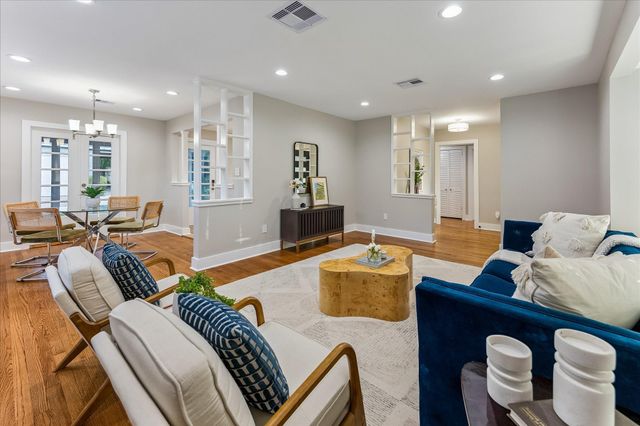 826 T C Jester Boulevard, Houston, TX 77008