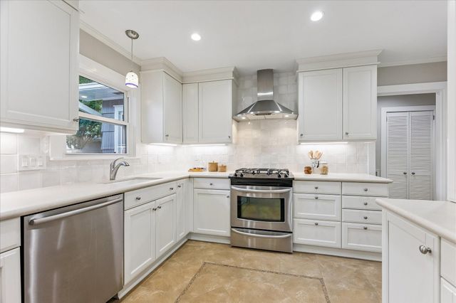 826 T C Jester Boulevard, Houston, TX 77008