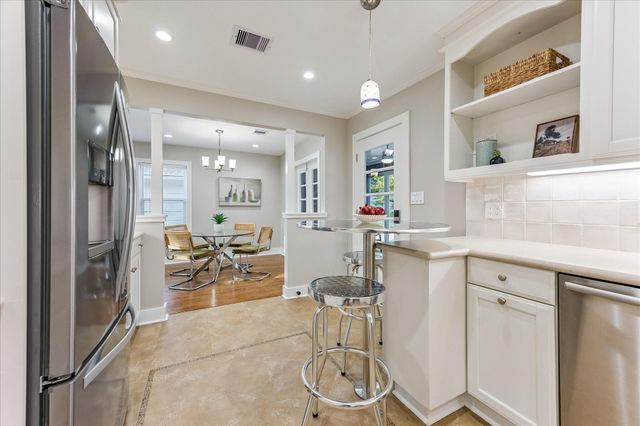 826 T C Jester Boulevard, Houston, TX 77008