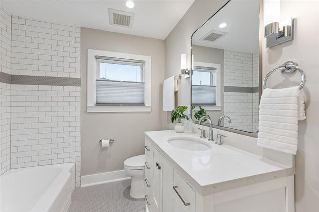 826 T C Jester Boulevard, Houston, TX 77008