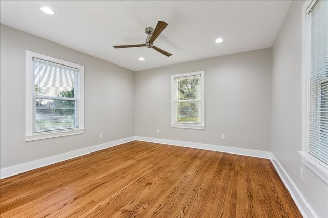 826 T C Jester Boulevard, Houston, TX 77008