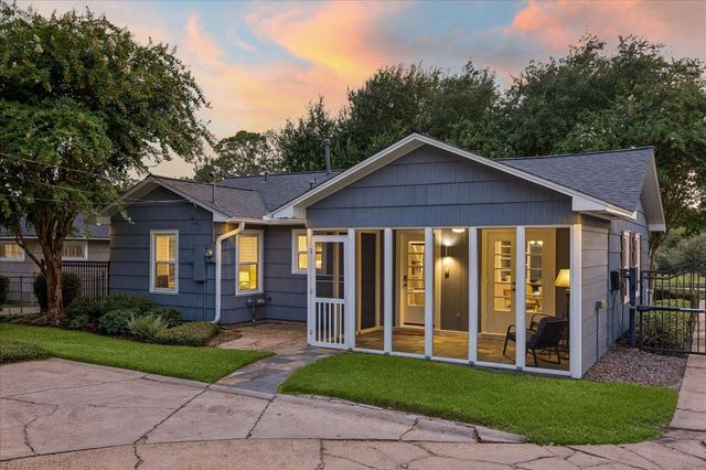 826 T C Jester Boulevard, Houston, TX 77008