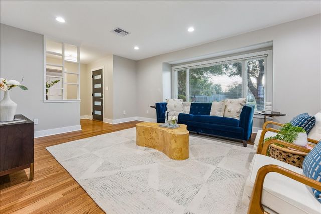 826 T C Jester Boulevard, Houston, TX 77008
