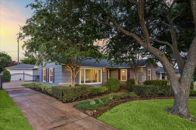 826 T C Jester Boulevard, Houston, TX 77008