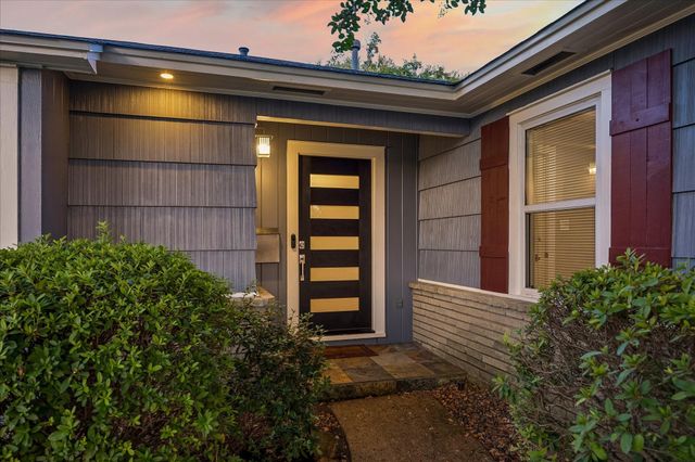 826 T C Jester Boulevard, Houston, TX 77008