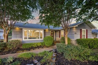 826 T C Jester Boulevard, Houston, TX 77008