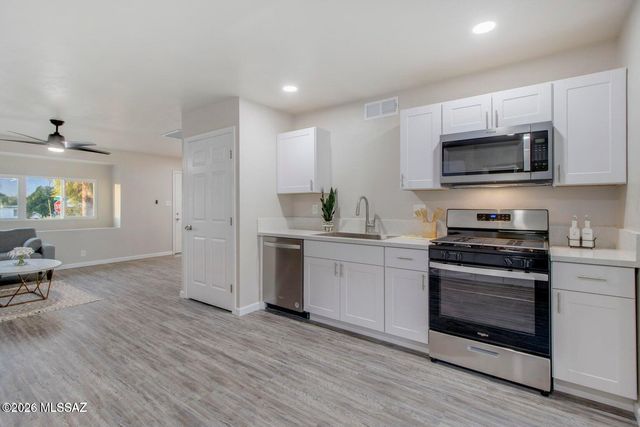 8202 E Kenyon Drive, Tucson, AZ 85710