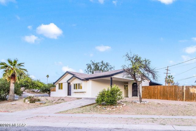 8202 E Kenyon Drive, Tucson, AZ 85710