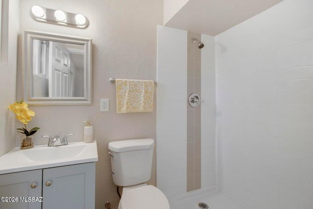 8202 E Kenyon Drive, Tucson, AZ 85710