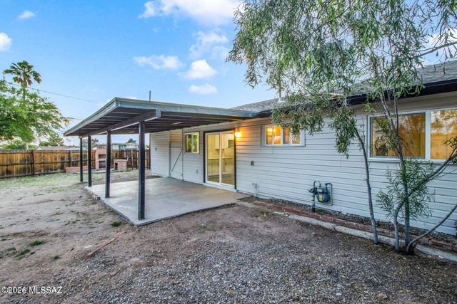 8202 E Kenyon Drive, Tucson, AZ 85710