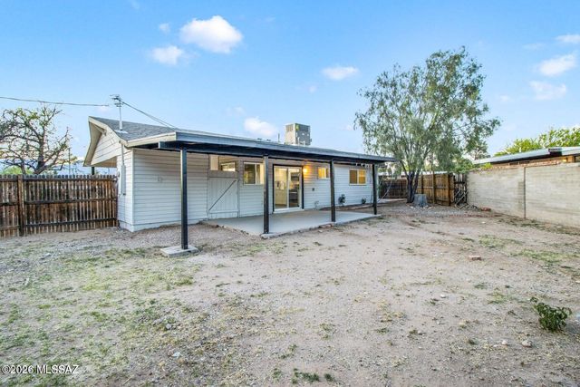 8202 E Kenyon Drive, Tucson, AZ 85710
