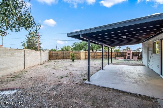 8202 E Kenyon Drive, Tucson, AZ 85710