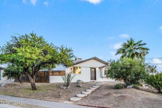 8202 E Kenyon Drive, Tucson, AZ 85710