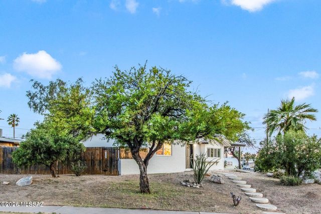 8202 E Kenyon Drive, Tucson, AZ 85710