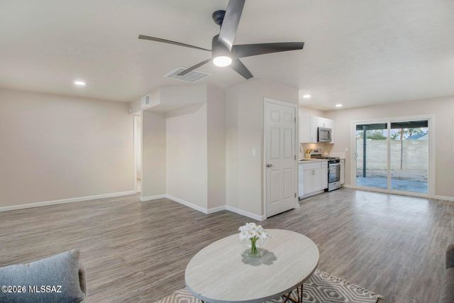 8202 E Kenyon Drive, Tucson, AZ 85710