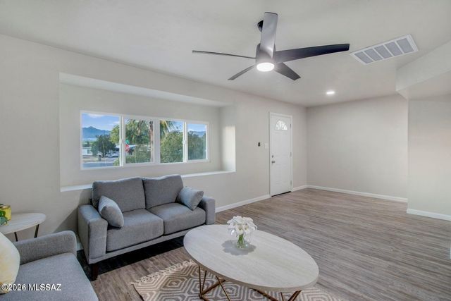 8202 E Kenyon Drive, Tucson, AZ 85710