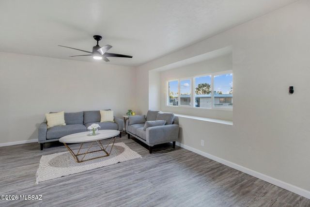 8202 E Kenyon Drive, Tucson, AZ 85710