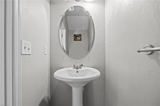 1024 Middle ST, Chesapeake, VA 23324