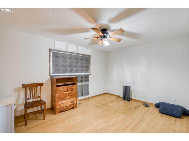 12720 Se ALDER St, Portland, OR 97233