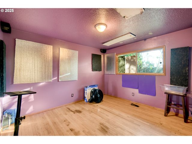 12720 Se ALDER St, Portland, OR 97233