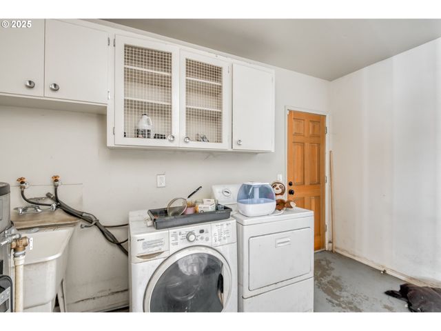 12720 Se ALDER St, Portland, OR 97233