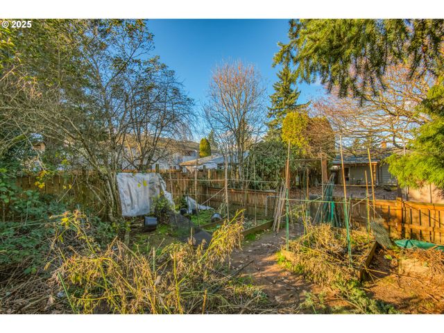 12720 Se ALDER St, Portland, OR 97233