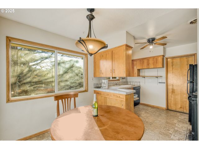 12720 Se ALDER St, Portland, OR 97233