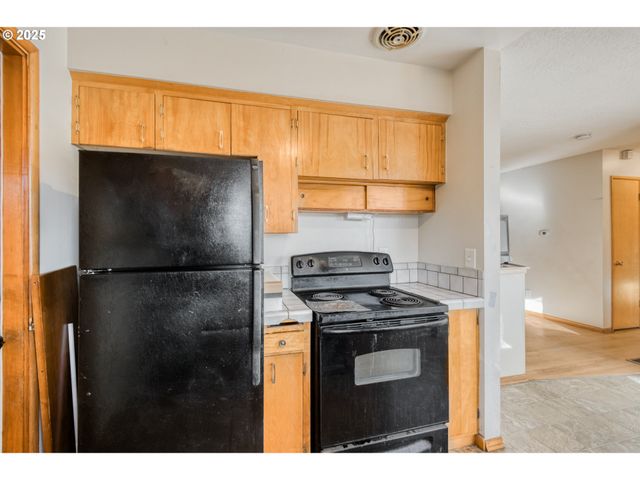 12720 Se ALDER St, Portland, OR 97233