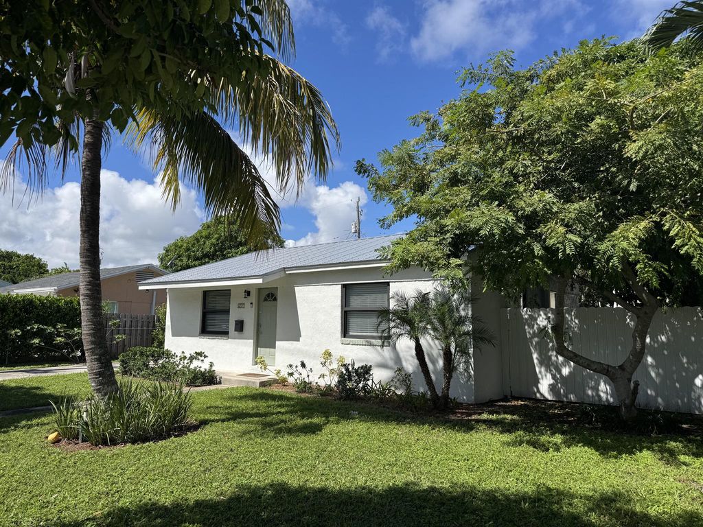 611 Monceaux Road, West Palm Beach, FL 33405