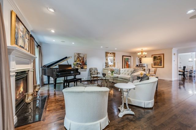 439 Dedham St C, Newton, MA 02459