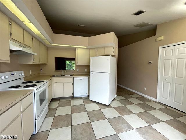 908 Cape Coral PKY W 908, Cape Coral, FL 33914