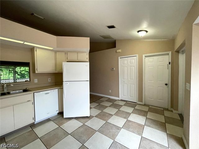 908 Cape Coral PKY W 908, Cape Coral, FL 33914