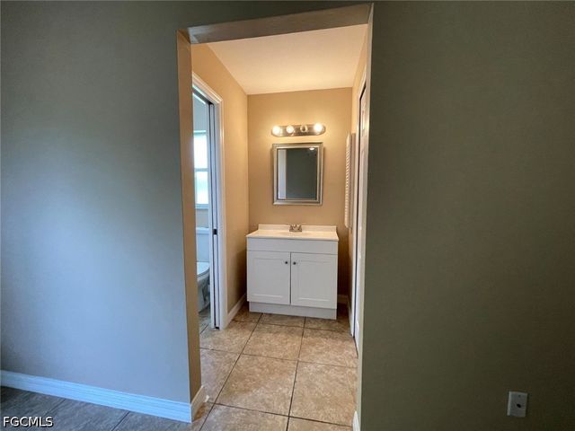 908 Cape Coral PKY W 908, Cape Coral, FL 33914