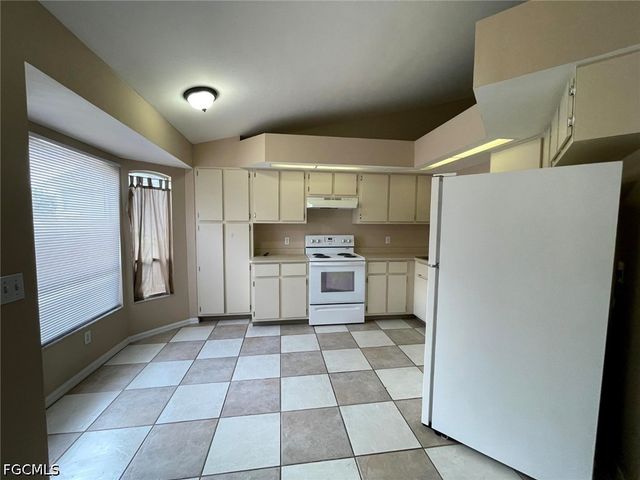 908 Cape Coral PKY W 908, Cape Coral, FL 33914