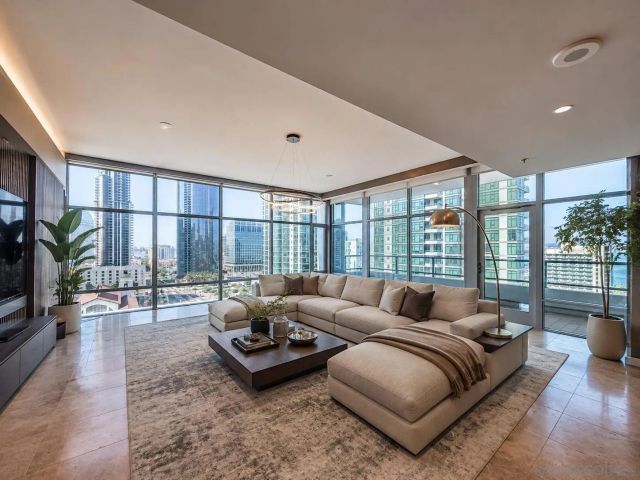 1262 Kettner 1504, San Diego, CA 92101