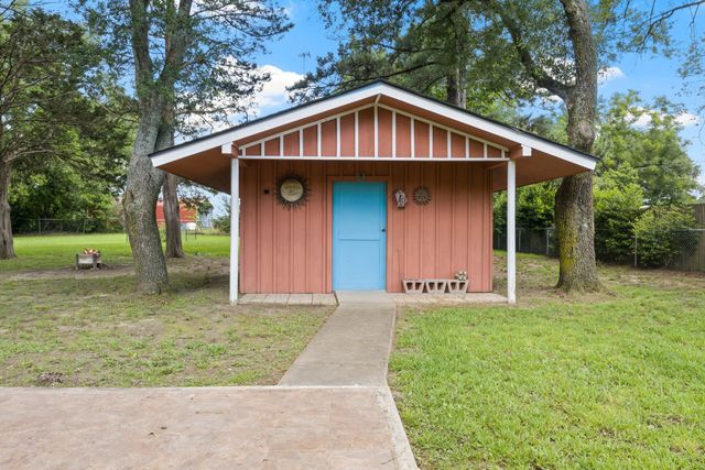 101 Martin Street, Naples, TX 75568