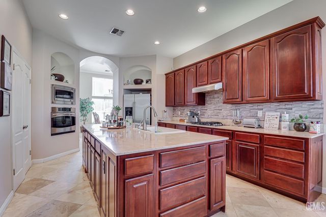 12800 Dove Creek Drive, Bakersfield, CA 93312