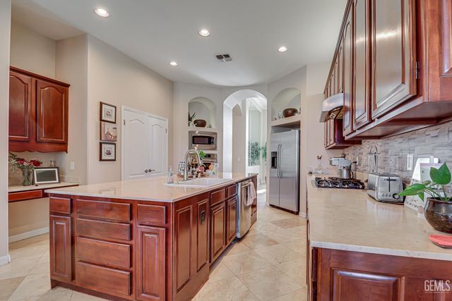 12800 Dove Creek Drive, Bakersfield, CA 93312