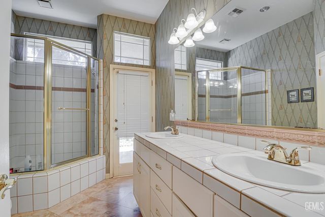 12800 Dove Creek Drive, Bakersfield, CA 93312