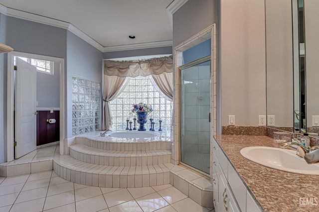 12800 Dove Creek Drive, Bakersfield, CA 93312