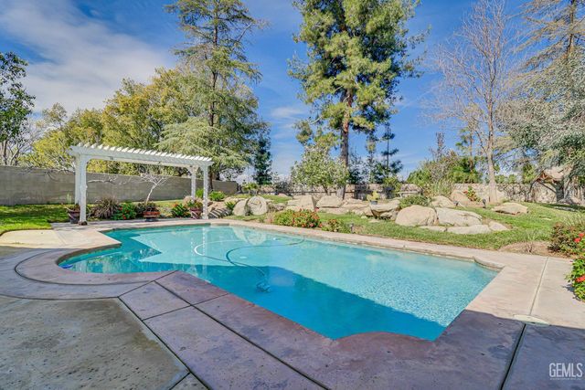 12800 Dove Creek Drive, Bakersfield, CA 93312