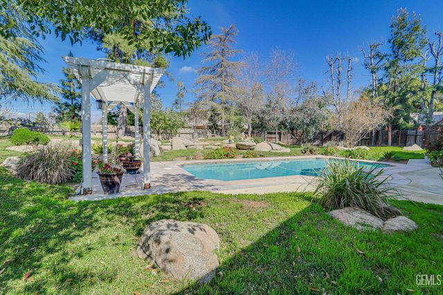 12800 Dove Creek Drive, Bakersfield, CA 93312