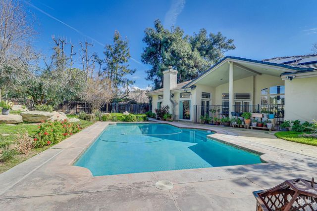 12800 Dove Creek Drive, Bakersfield, CA 93312