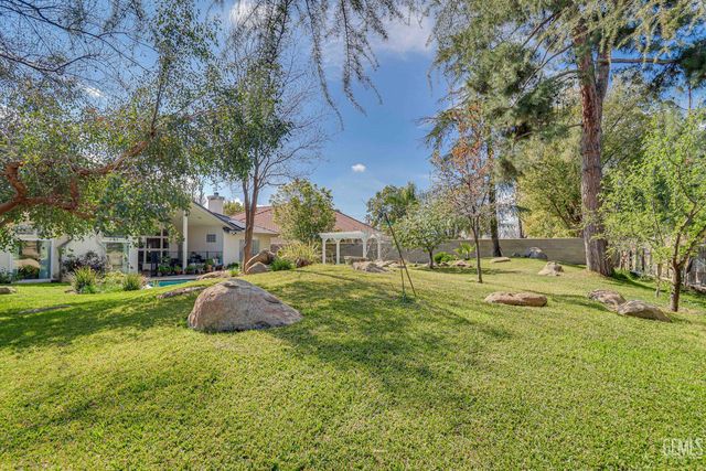12800 Dove Creek Drive, Bakersfield, CA 93312