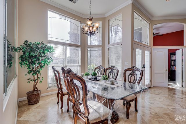 12800 Dove Creek Drive, Bakersfield, CA 93312