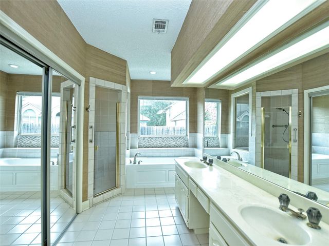 10215 River Plantation DR B, Austin, TX 78747
